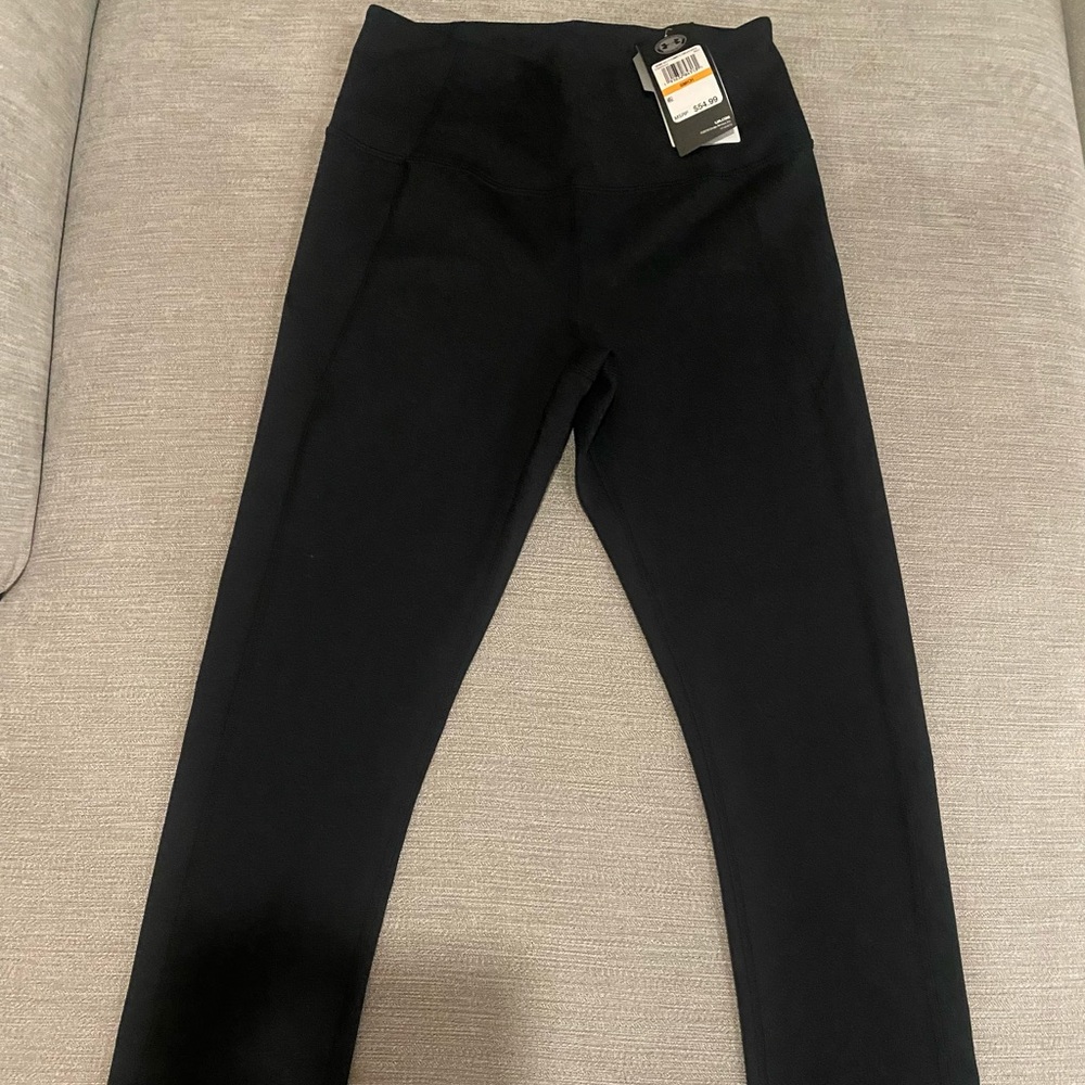 Brand new (NWT) UNDER ARMOR ankle woman’s leggings.